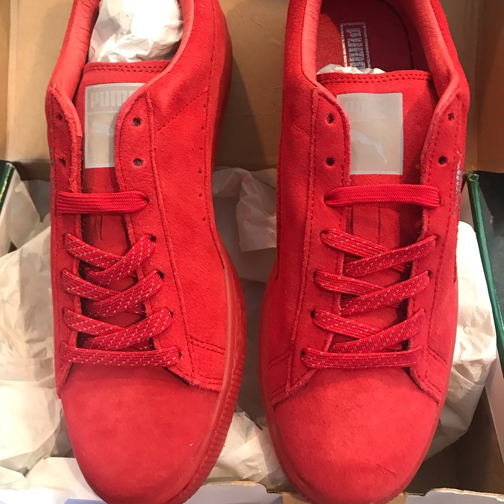 Suede Classic Puma Sneakers (Red)